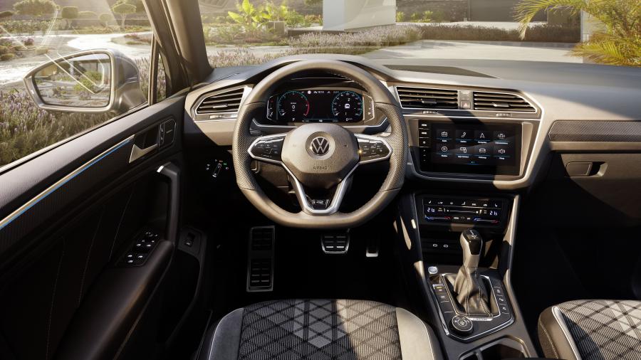Торпедо Volkswagen Tiguan R-Line 2020 года  (WW) (фото 13 из 33)